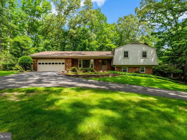11626 Sourwood Ln, Reston, VA 20191