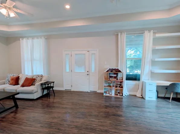 1300 N Broadway Ave, Tyler, TX 75702