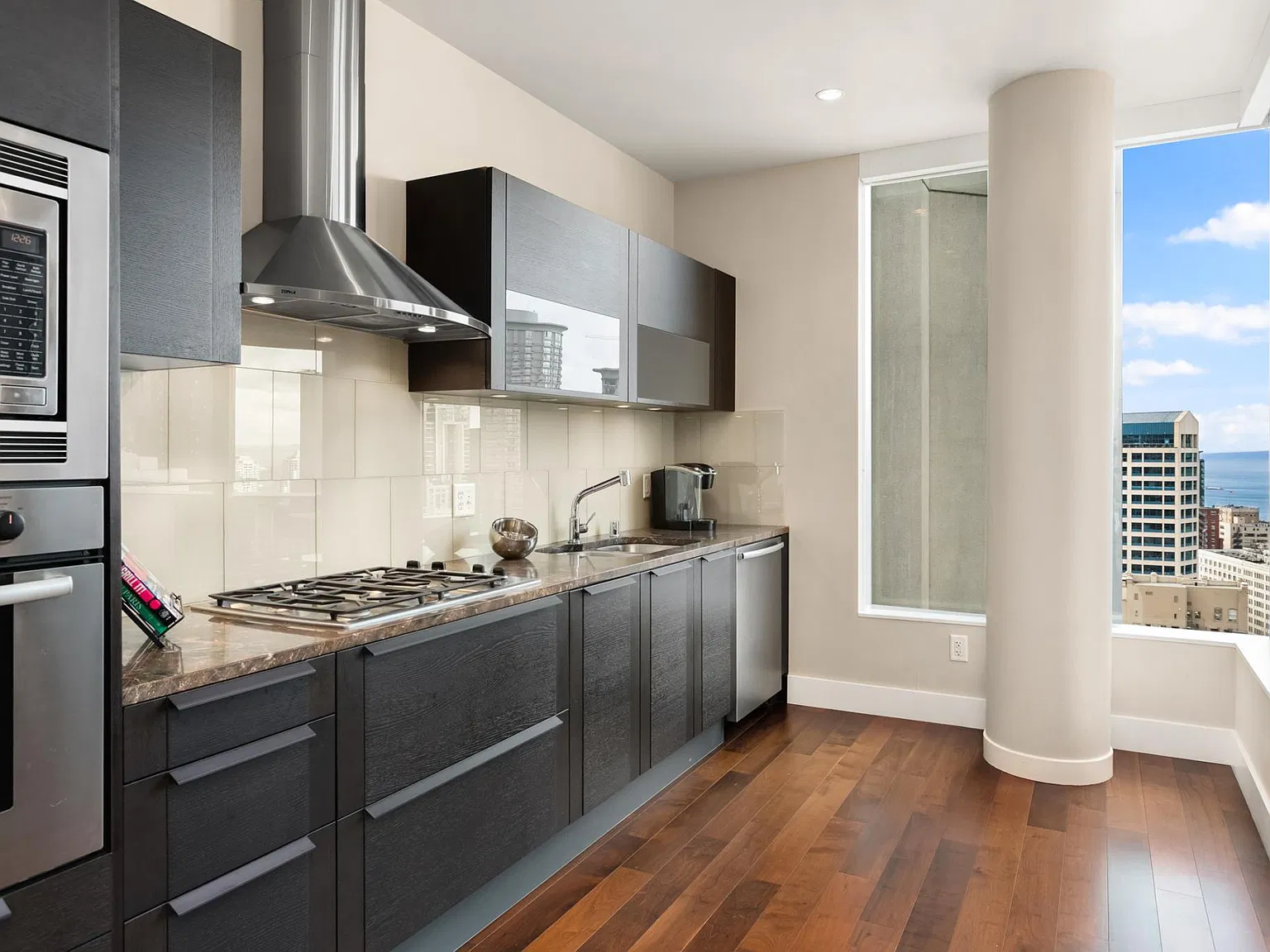 1 bed, 690 sqft, $2,900 — Photo 2