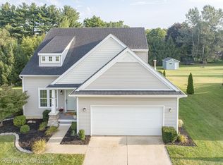 97 Fox Meadows Ct, Howell, MI 48843