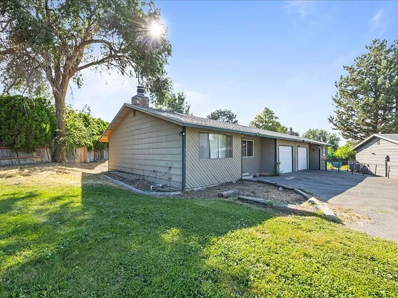 2 bed, 2.0 bath, 867 sqft, $1,550 — Photo 3