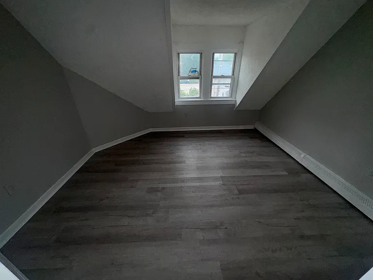 1092 E Main St — Photo 3