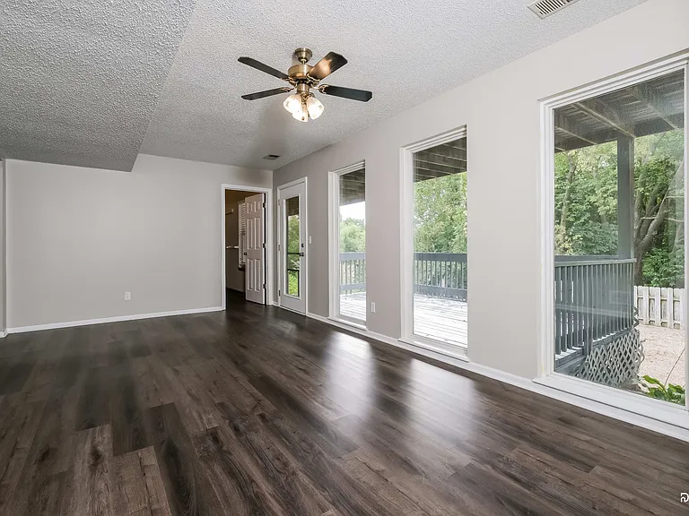 1241 Mockingbird Ln — Photo 4