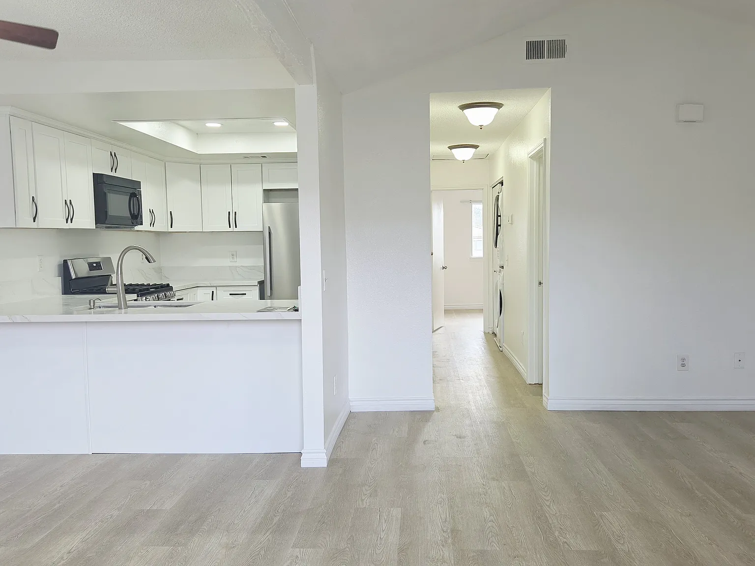 2 bed, 945 sqft, $2,250 — Photo 4