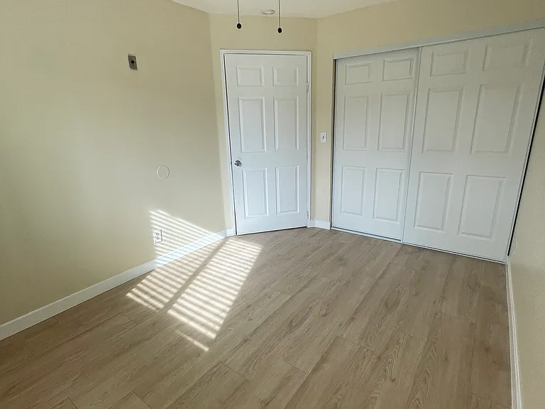 Genesis Apartments — Photo 43
