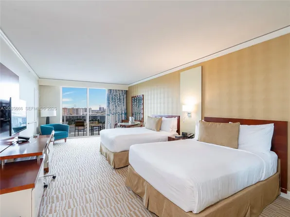 18001 Collins Ave #2118, North Miami Beach, FL 33160