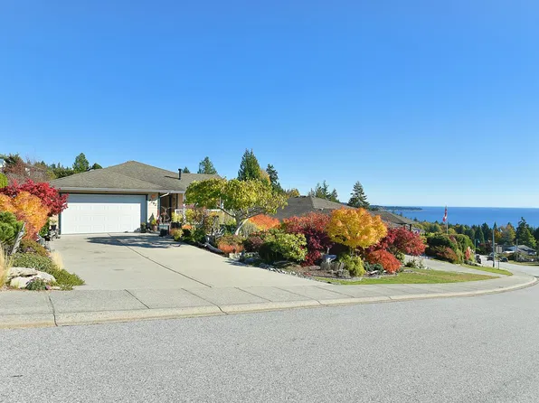 6252 Baillie Rd, Sechelt, BC V7Z 0R5