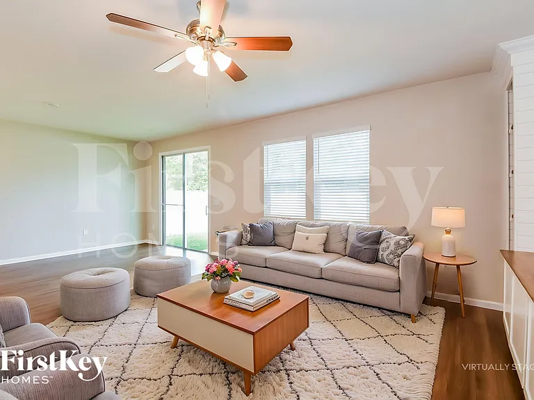 205 Orient Dr — Photo 4