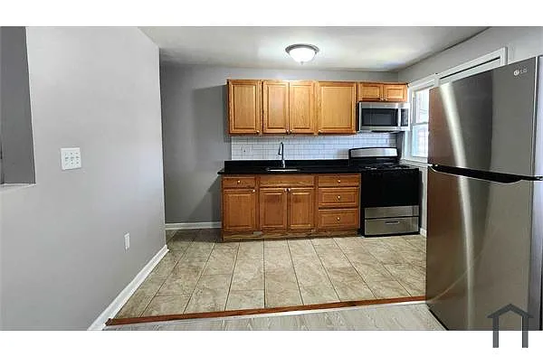 Building Photo - 3906 Chesterfield Ave