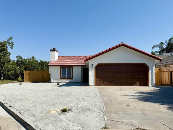996 W Petunia St, Farmersville, CA 93223