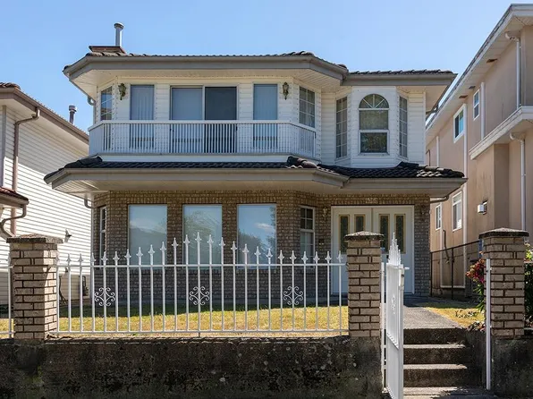 4368 Pandora St, Burnaby, BC V5C 2B7