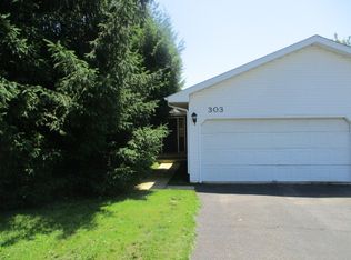 303 Rochester Rd NE, Poplar Grove, IL 61065