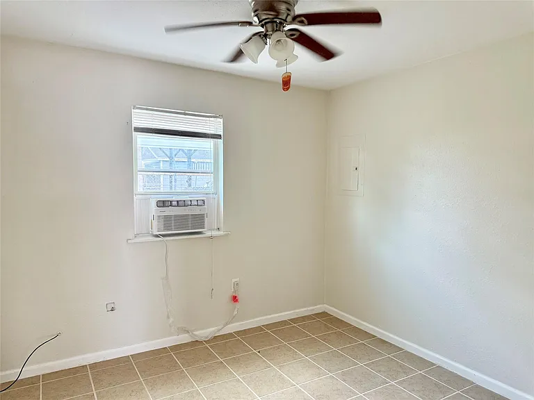 3910 Hoffman St #3 — Photo 8