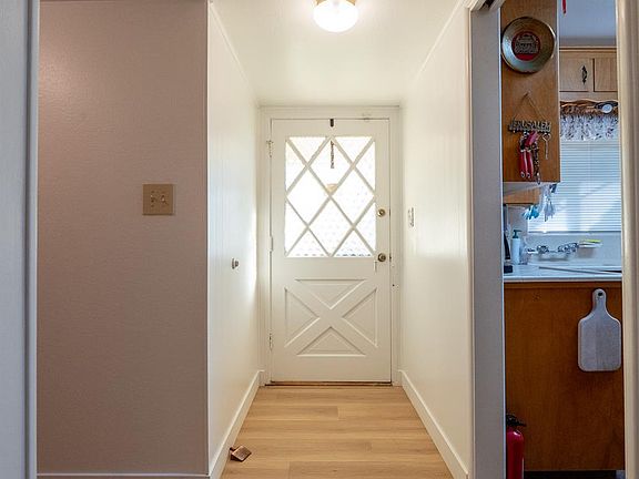 3rd image of 3263 E Rialto Ave