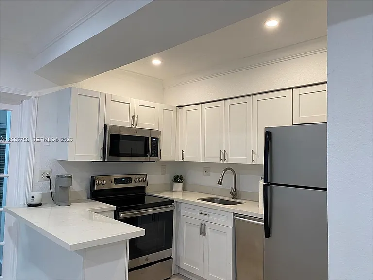 1 Edgewater Dr #103 — Photo 10