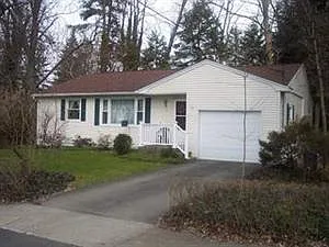 9 Holmes Pl photo 1
