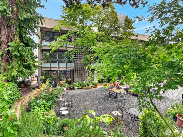 1616 41st Avenue E #305, Seattle, WA 98112