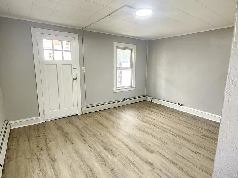 126 McCawley Ct — Photo 2