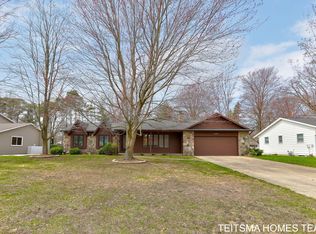 15369 Concord Dr, Spring Lake, MI 49456
