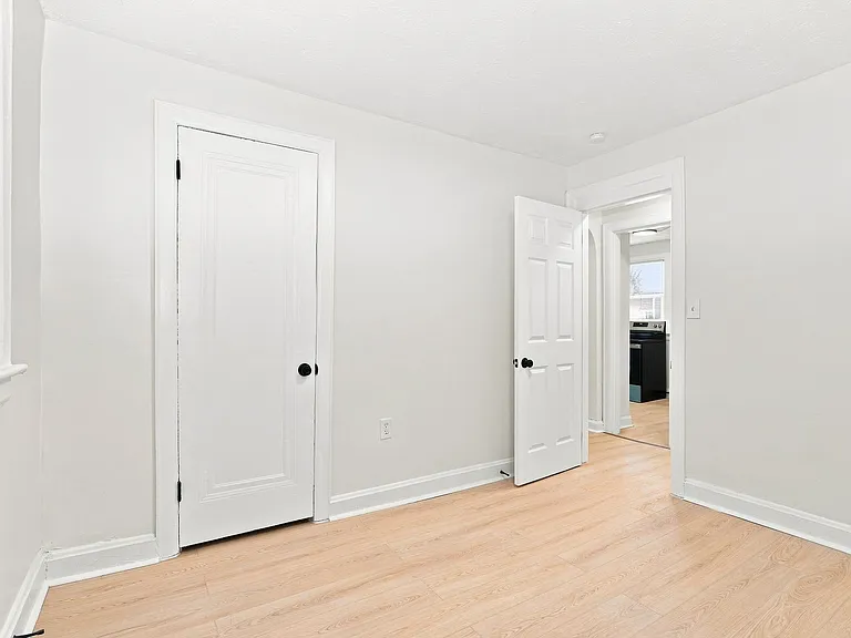 397 Catherine St — Photo 10