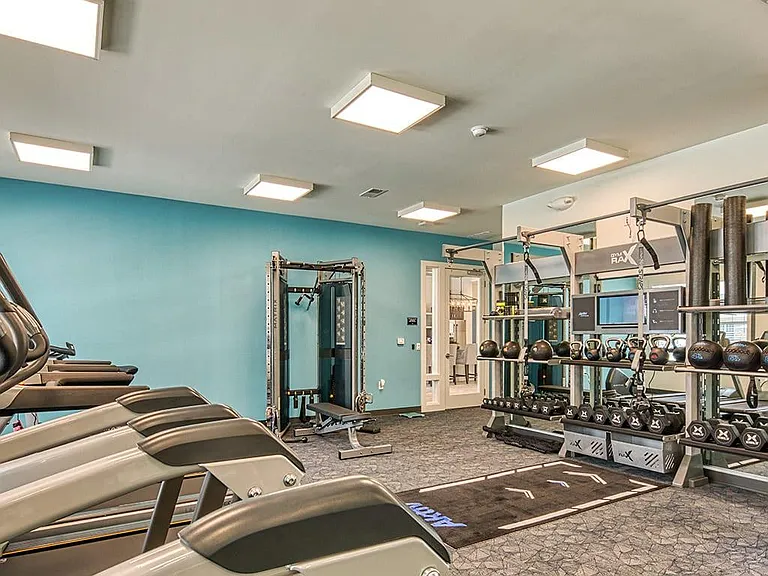 Sapphire at Centerpointe — Photo 22