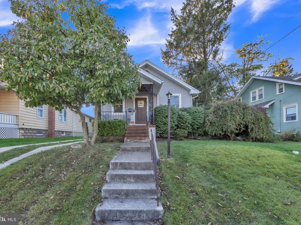 221 Maple Ave, Delanco, NJ 08075