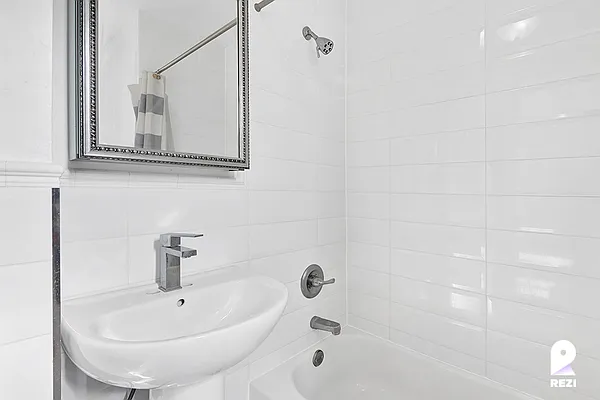 Rented by REZI | media 37