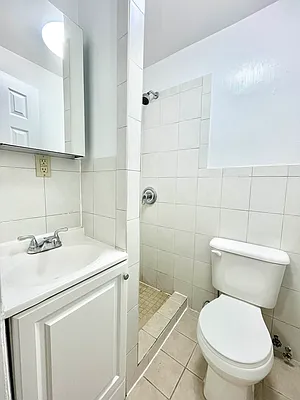 Rented by HOLTON REAL ESTATE INC. | media 8