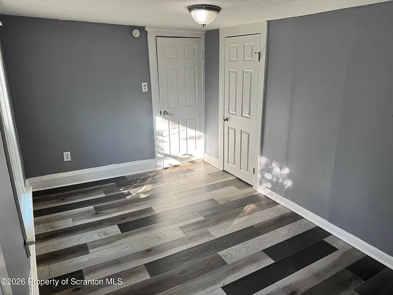 219 N Bromley Ave — Photo 18