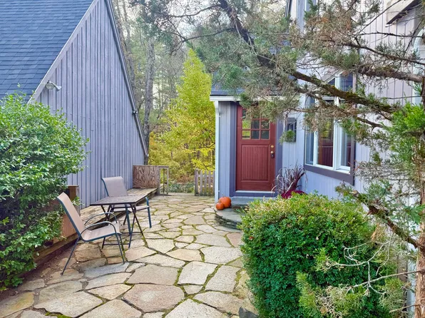 97 Crossbrook Ave, Amherst, MA 01002