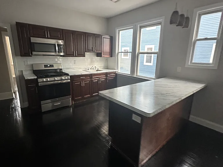 170 Union Ave #2R — Photo 5