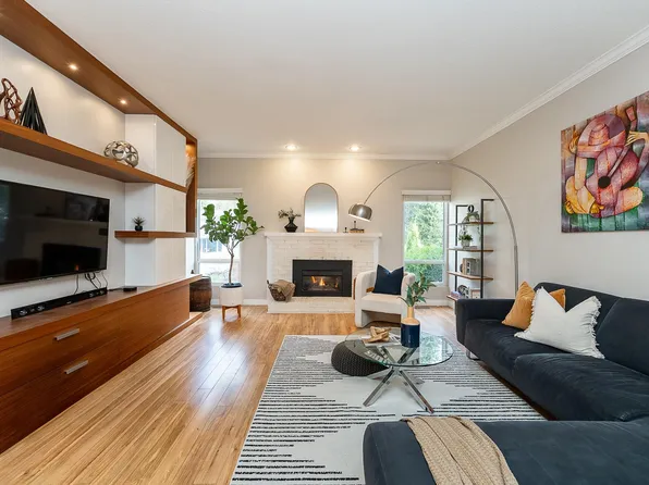 3643 Kennedy St, Pt Coquitlam, BC V3B 4Z2