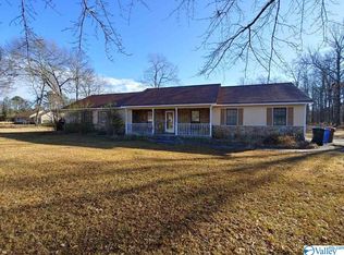 830 Springdale Rd SW, Hartselle, AL 35640