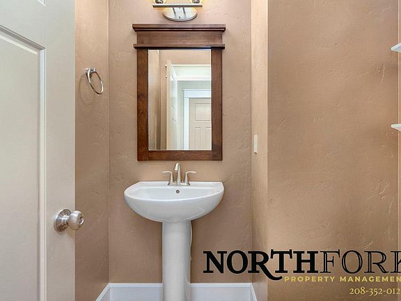 3rd image of 2341 E Deerhill Dr