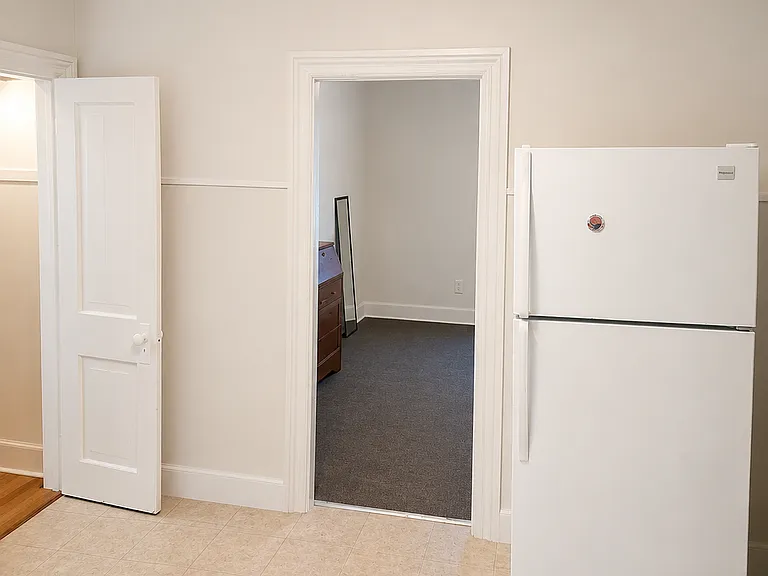 50-52 Rowe Ct — Photo 2