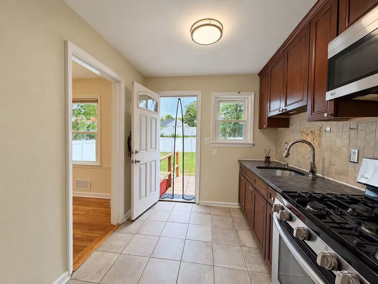 2 bed, 700 sqft, $2,800 — Photo 4