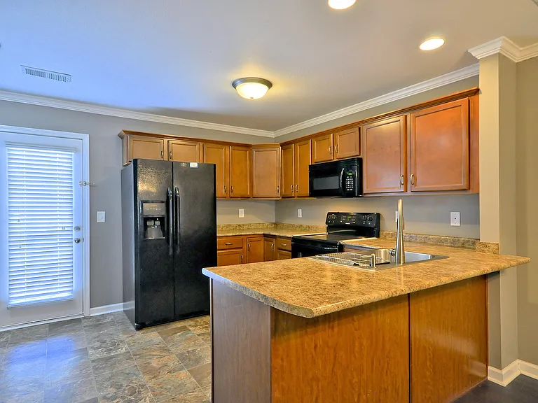 325 Sam Houston Cir — Photo 10