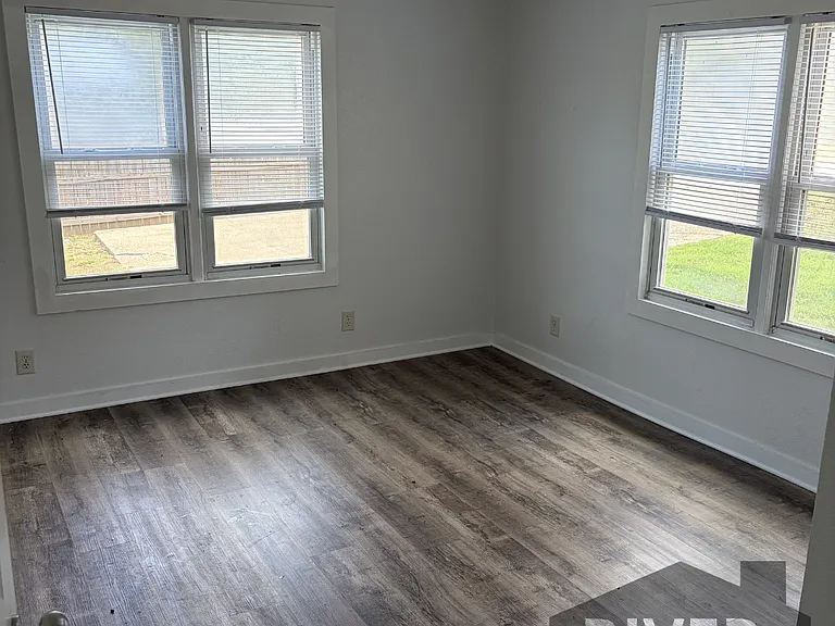 517 Woodward Ave — Photo 10
