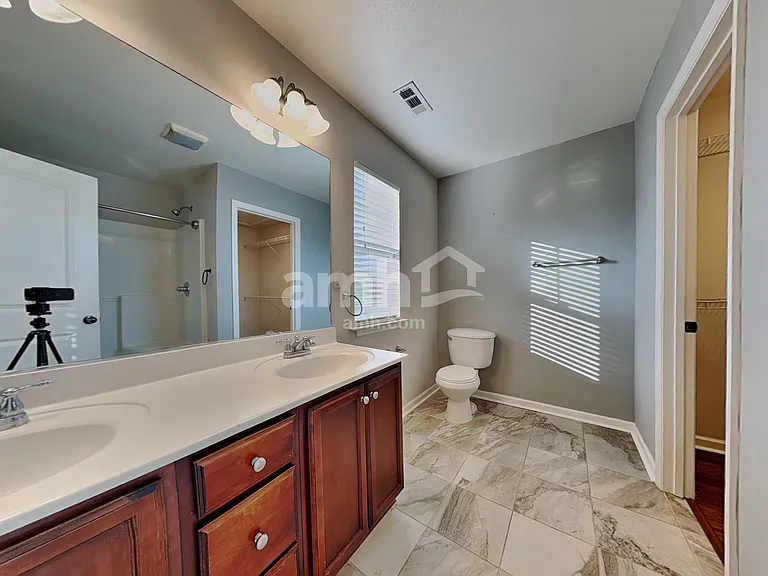 2400 Ancient Oak Ln — Photo 10