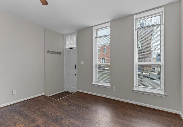 209 N Patterson Park Ave — Photo 4