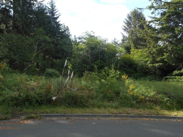 150 Shore Cliff Dr, Crescent City, CA 95531