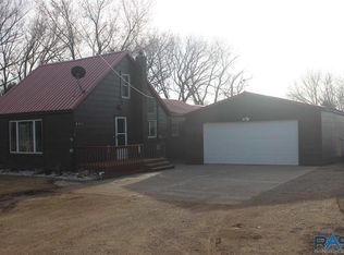 251 N 6th Ave, Canistota, SD 57012