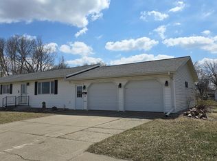 502 E Southview Dr, Marshall, MN 56258