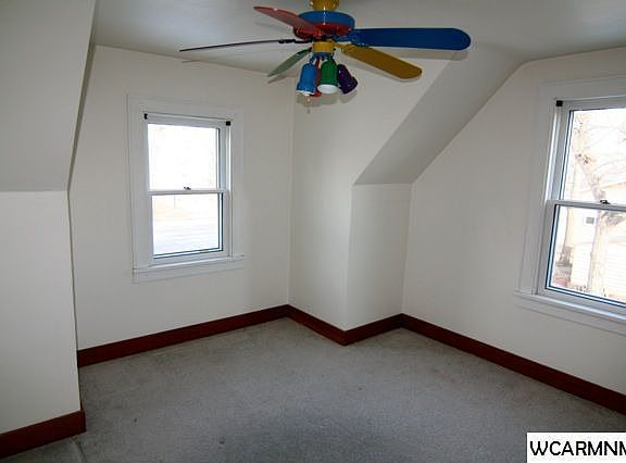 5th image of 705 E Walnut Ave
