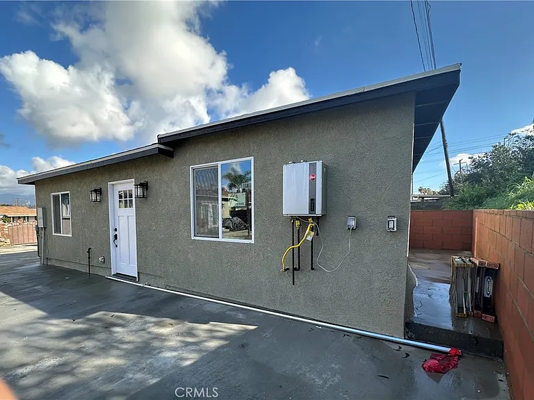 1564 W Phillips Blvd — Photo 1