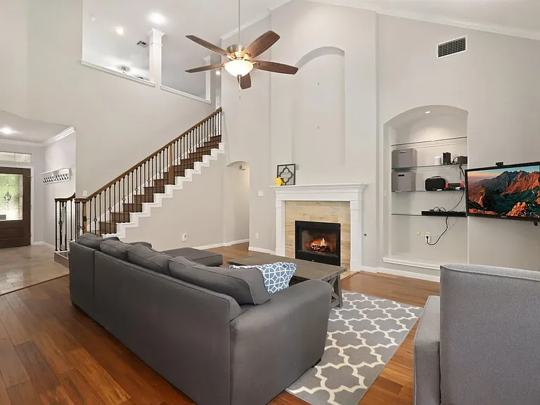18121 Whitewater Cv — Photo 9