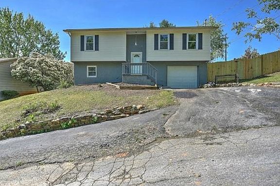 2nd image of 1213 Idlewylde Cir