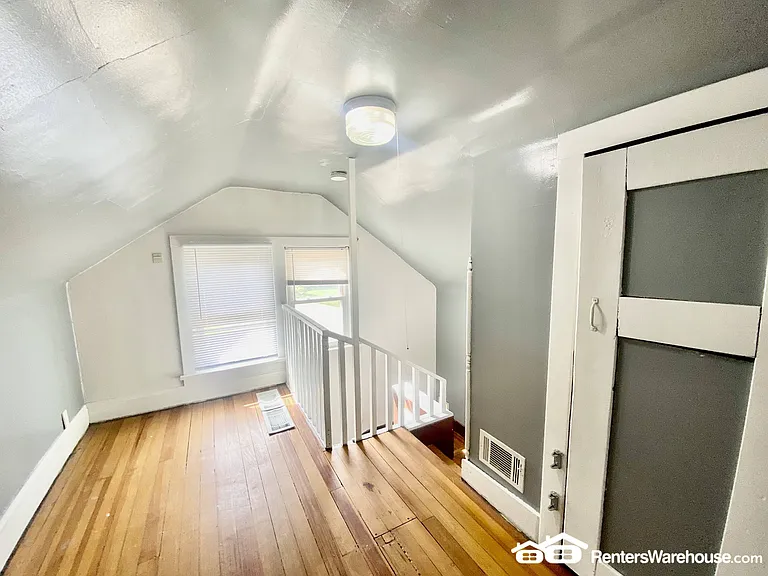 1042 56th St — Photo 5