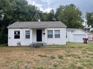 823 W 9th St, Bonham, TX 75418