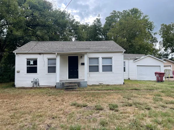 823 W 9th St, Bonham, TX 75418